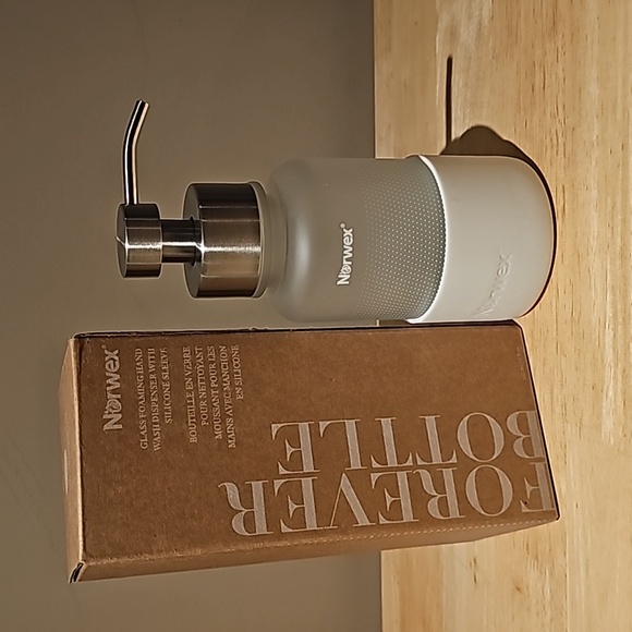 Norwex Forever Glass Hand Wash Dispenser - Picture 1 of 1